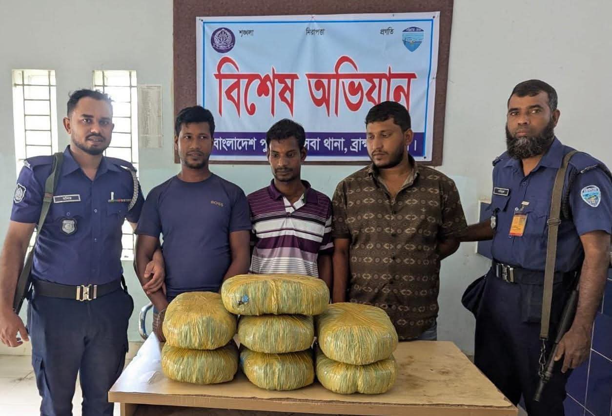 কসবায় ৩২ কেজি গাঁজাসহ ৪ মাদক কারবারি গ্রেপ্তার, পৃথক দুই মামলা