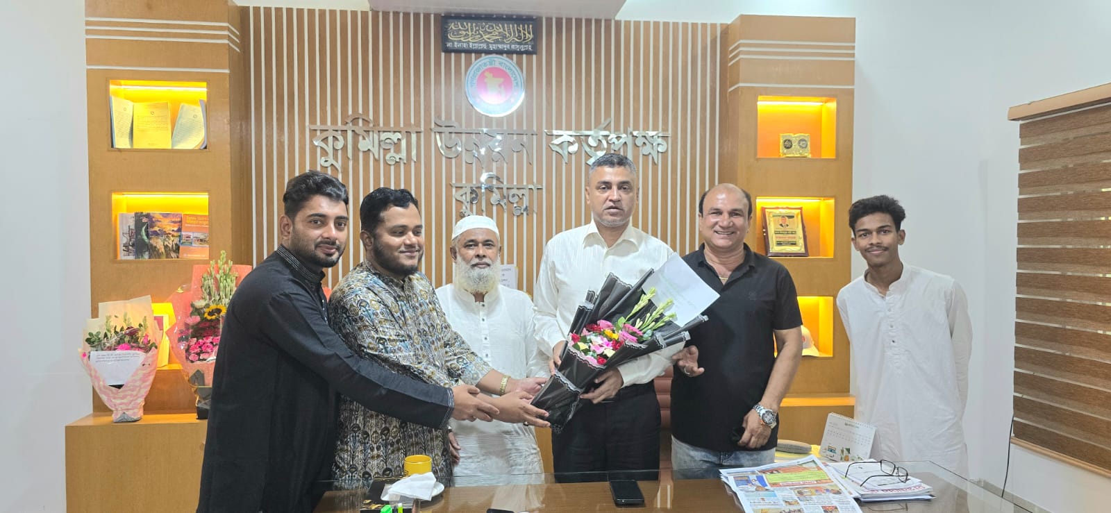 বাংলাদেশ মানবাধিকার কমিশন কুমিল্লা মহানগরীর পক্ষ থেকে কুউক চেয়ারম্যানকে ফুলেল শুভেচ্ছা