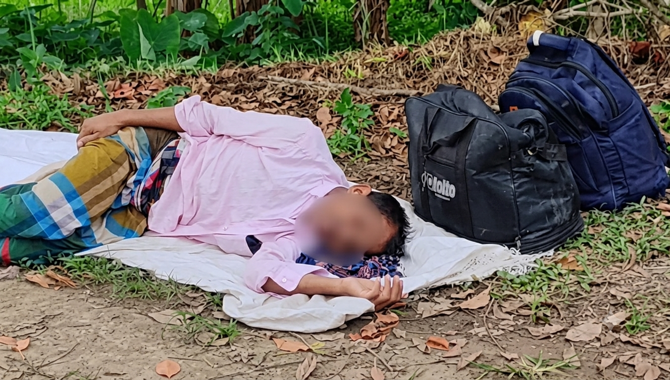 প্রবাসফেরত অসুস্থ জামালকে রাস্তার পাশে ফেলে যায় পরিবার,পুরুষ টাকা ছাড়া মূল্যহীন