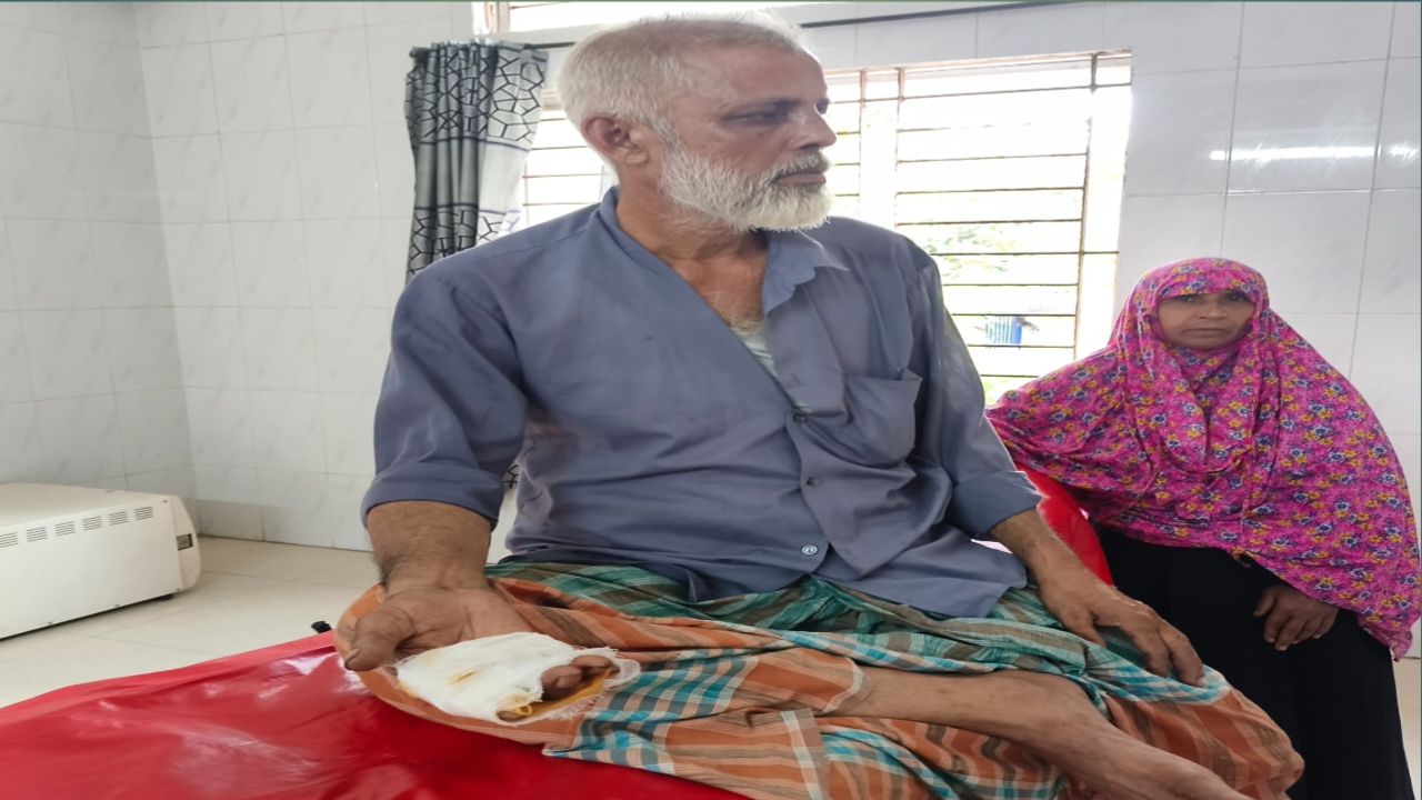 বাঞ্ছারামপুরে সীমানা প্রাচীর নির্মাণ নিয়ে হামলা ৬ জনের বিরুদ্ধে থানায় লিখিত অভিযোগ