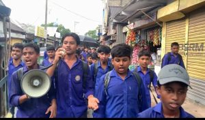 মাদকের বিরুদ্ধে রামচন্দ্রপুর রামকান্ত উচ্চ বিদ্যালয়ের শিক্ষার্থীদের মিছিল