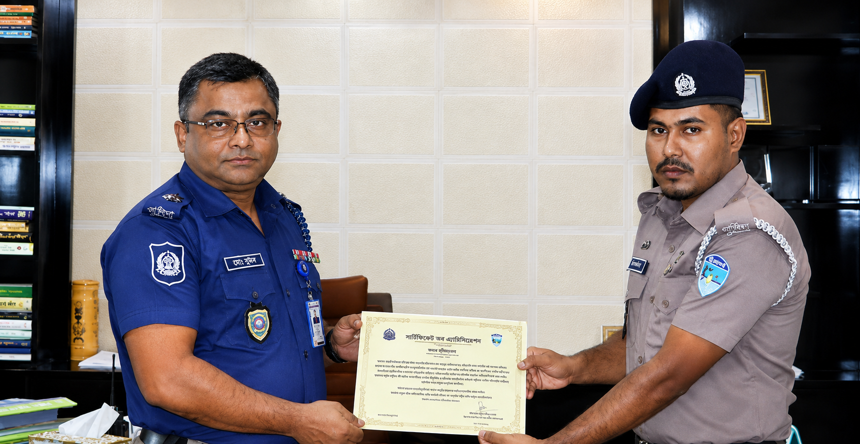 ব্রাহ্মণবাড়িয়ায় নদীতে ঝাঁপ দেওয়া নারীকে উদ্ধার, সাহসিকতার পুরস্কার পেলেন কনস্টেবল-অমিত হাসান