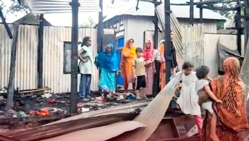 বাঞ্ছারামপুরে আগুনে সর্বস্ব হারাল দুই পরিবার, ক্ষতি প্রায় ২০ লাখ টাকা