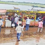 বাঞ্ছারামপুর ফেরির যাত্রী ছাউনি দখল করে ব্যবসা, দুর্ভোগে যাত্রীরা