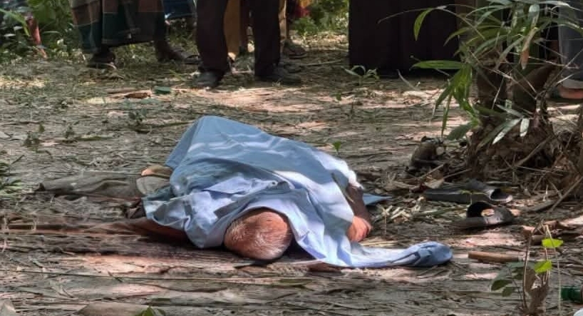 বরুড়ায় বাঁশঝাড় থেকে বৃদ্ধ দর্জির গলাকাটা মরদেহ উদ্ধার